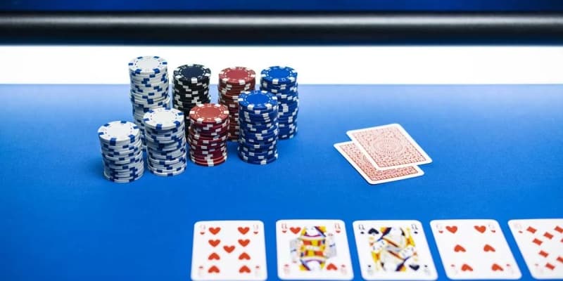 Nhiều biến thể từ bài tú lơ khơ được nhiều người chơi yêu thích đặt cược